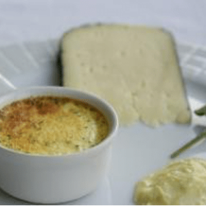 Gâteau chaud à la TOMME DES PYRENEES et sa compotée de poireaux
