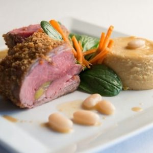 carre_agneau_pain_epices_et_haricot_tarbais