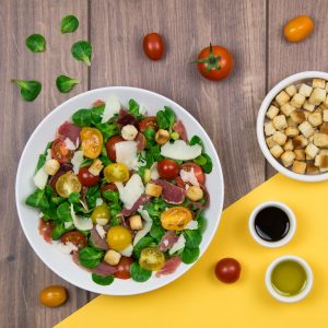 salade-de-mache-au-jambon-de-bayonne-et-fromage-de-brebis