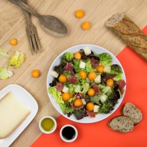 salade-melon-fromage-de-brebis-et-jambon-de-Bayonne